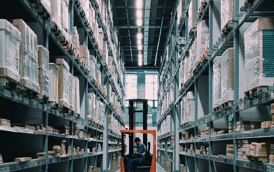 Gérer la logistique pour assurer des livraisons rapides et fiables